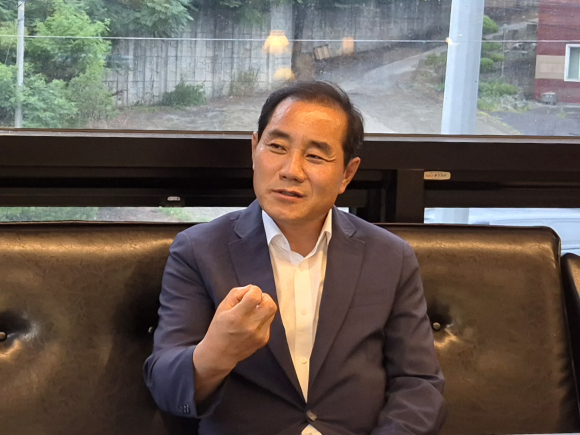 향후 의정활동 계획을 밝히고 있는 권중석 의원. [사진=김범기 기자]